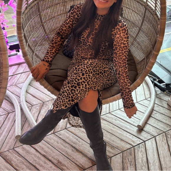 WILD ABOUT MY OUTFIT MESH LEOPARD TWO PIECE SET- size medium - Picture 3 of 3